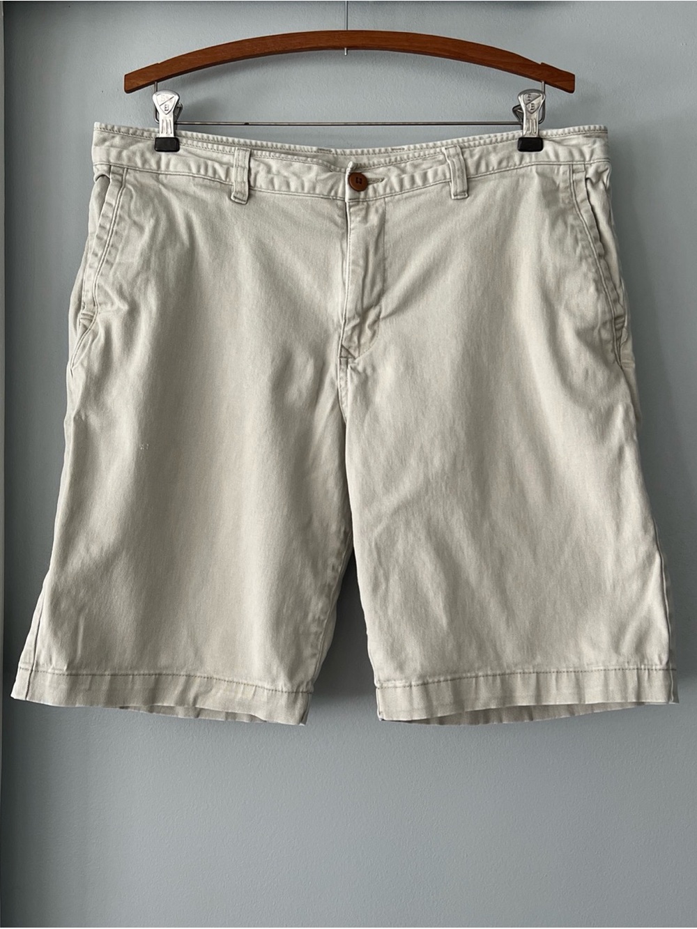 Tommy Bahama Chino Shorts Men’s 36 Ivory/Cream Flat Front Casual Cotton Blend